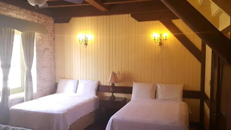 Copper And Lumber Store Hotel English Harbour 3*,